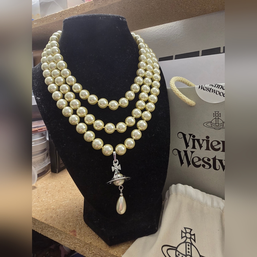 Vivienne Westwood Cream Pearl Necklace